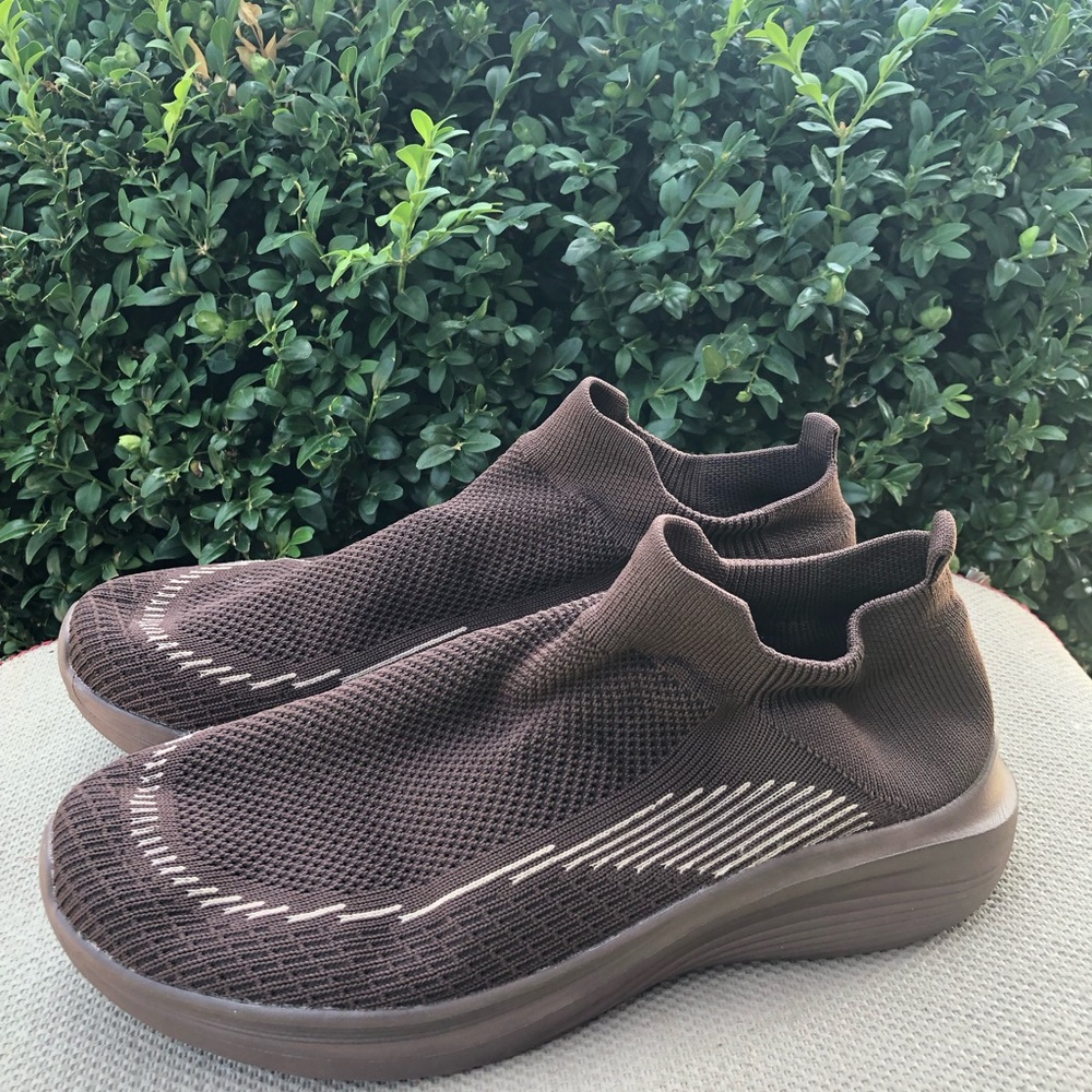 Men's Brown White Strip Slip-On Knit Walking Shoes Size 42/9US